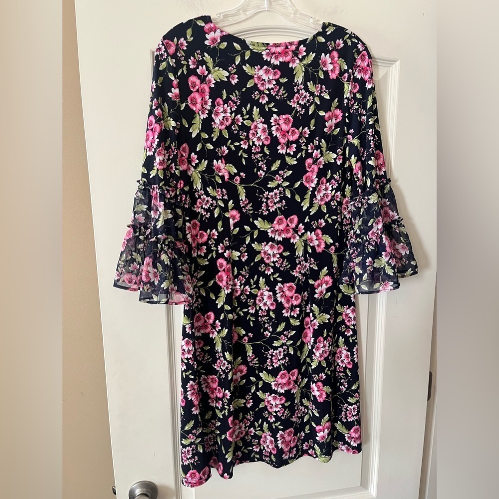 Chelsea Taylor Floral Bell Sleeve Mid Length Dress Women’s Size 8 - Picture 7 of 16